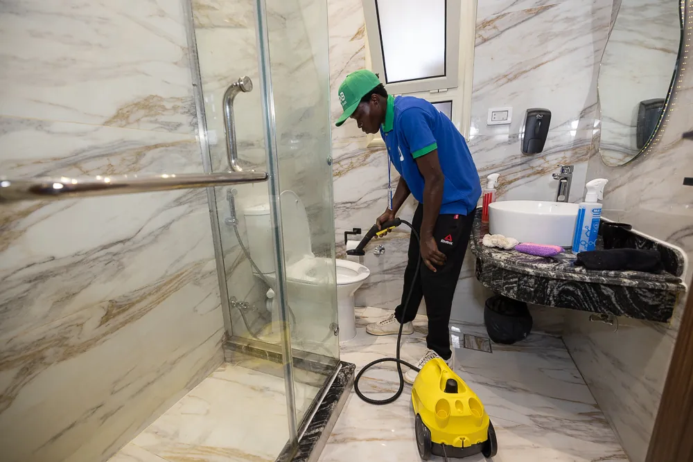 تنظيف الحمامات