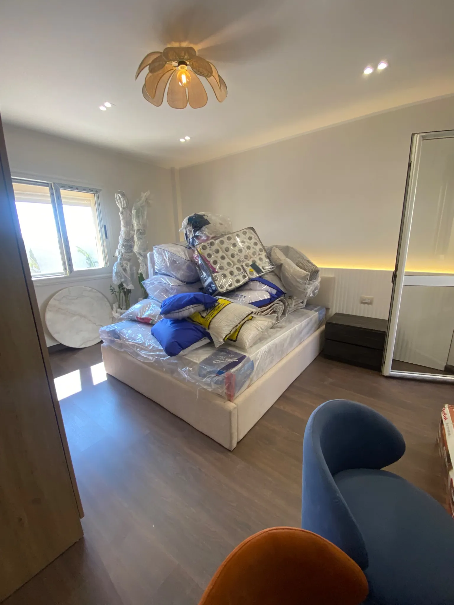 غرفة نوم قبل التنظيف